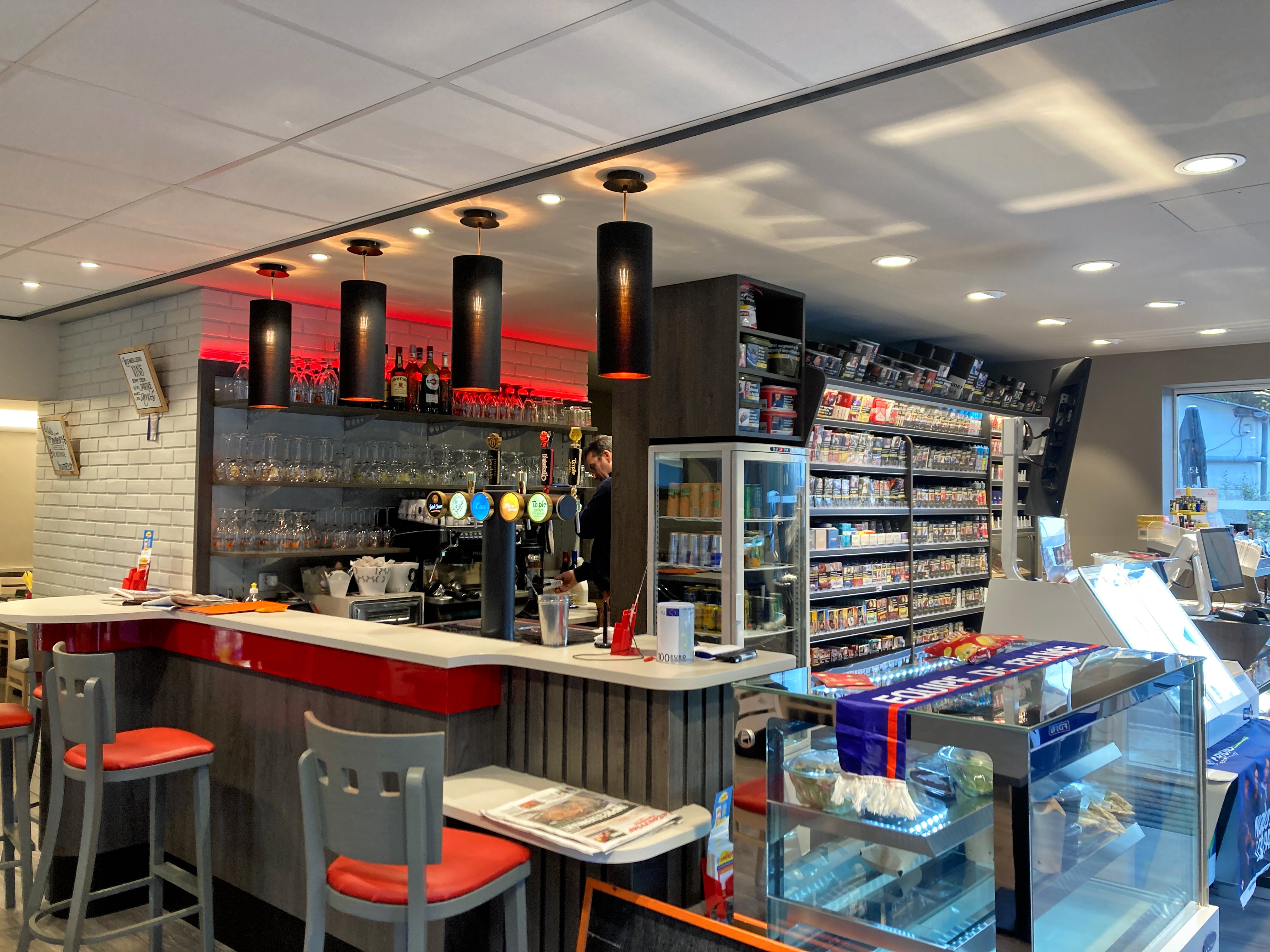 Comptoir bar-snaking agencement sur mesure