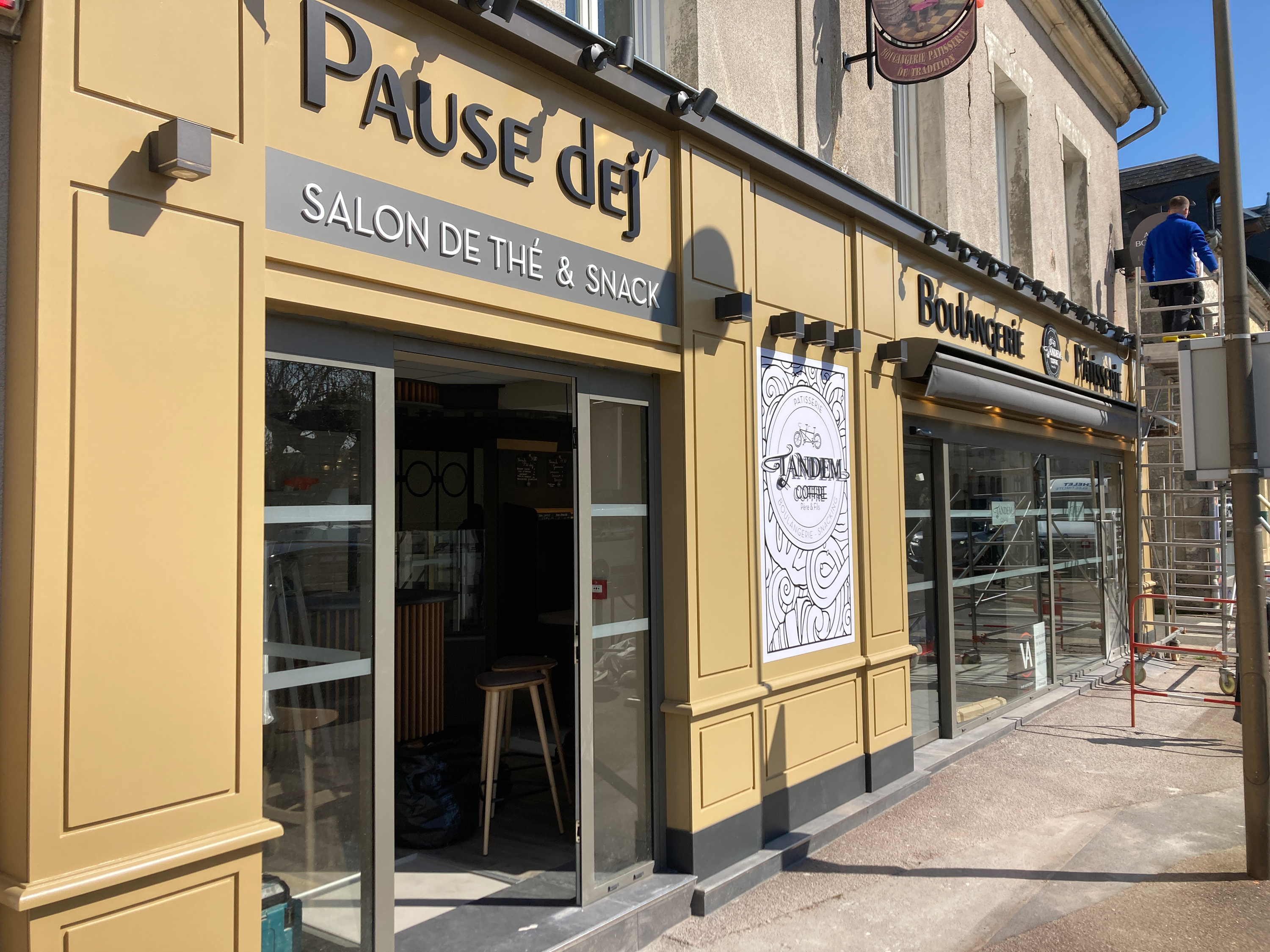 vue sur façade débarrassée de sa palissade