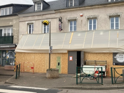 Mise en place d'une palissade de chantier