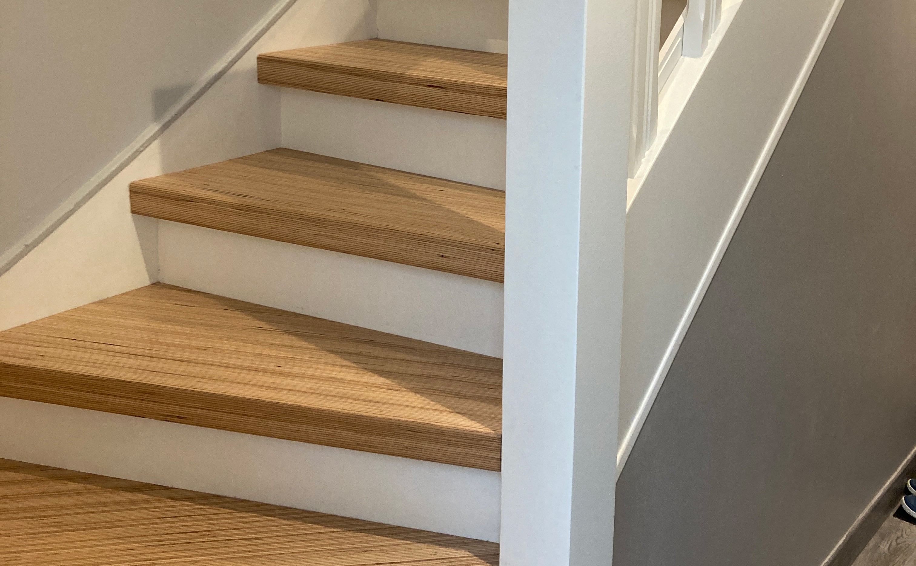 Habillage d'un escalier en hêtre massif